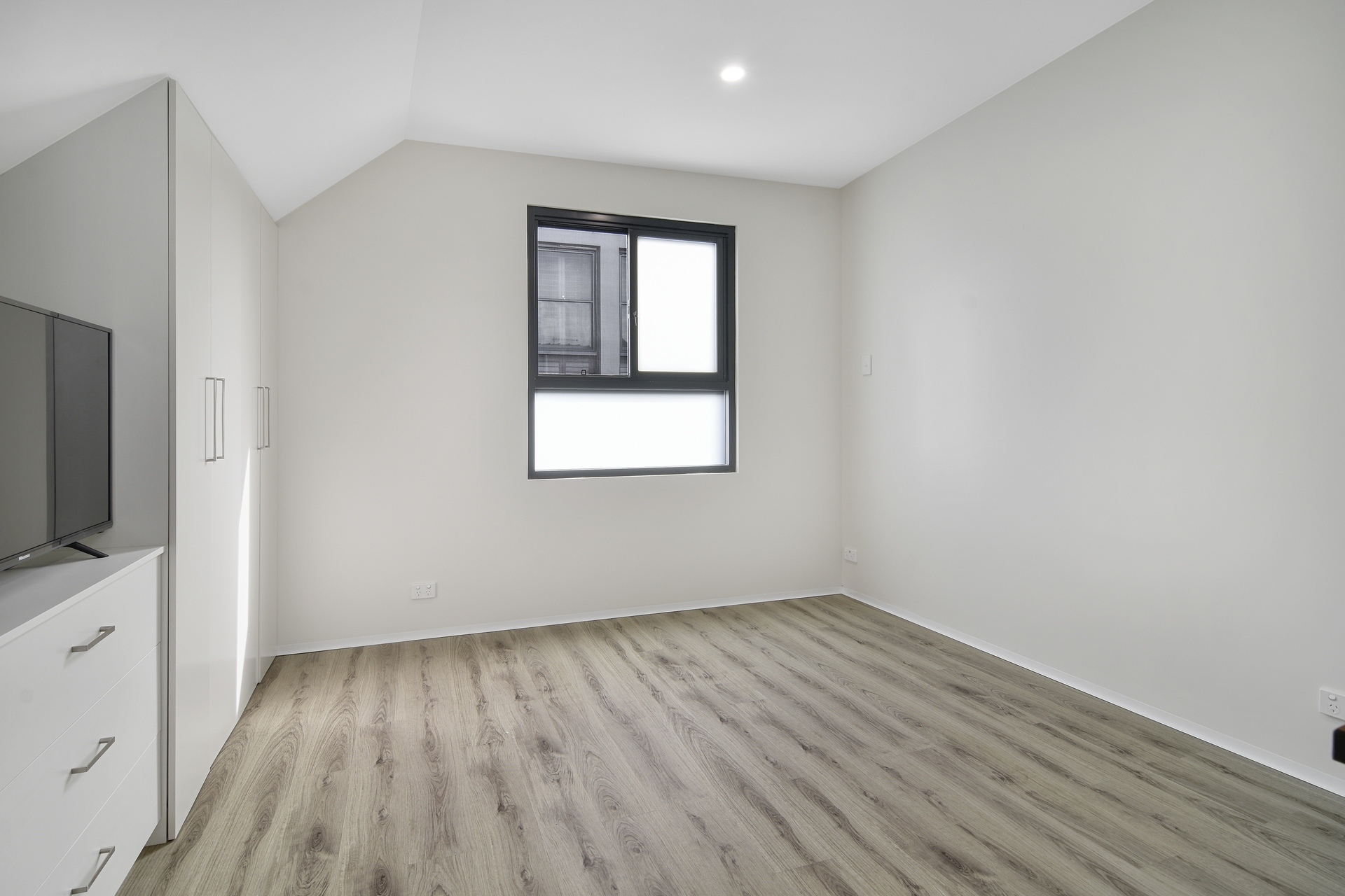 Studio Leased 21 Lincoln Lane, Stanmore